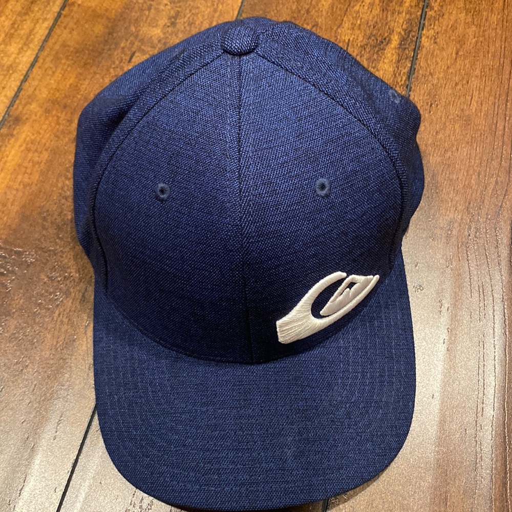 Quicksilver mens fitted hat.